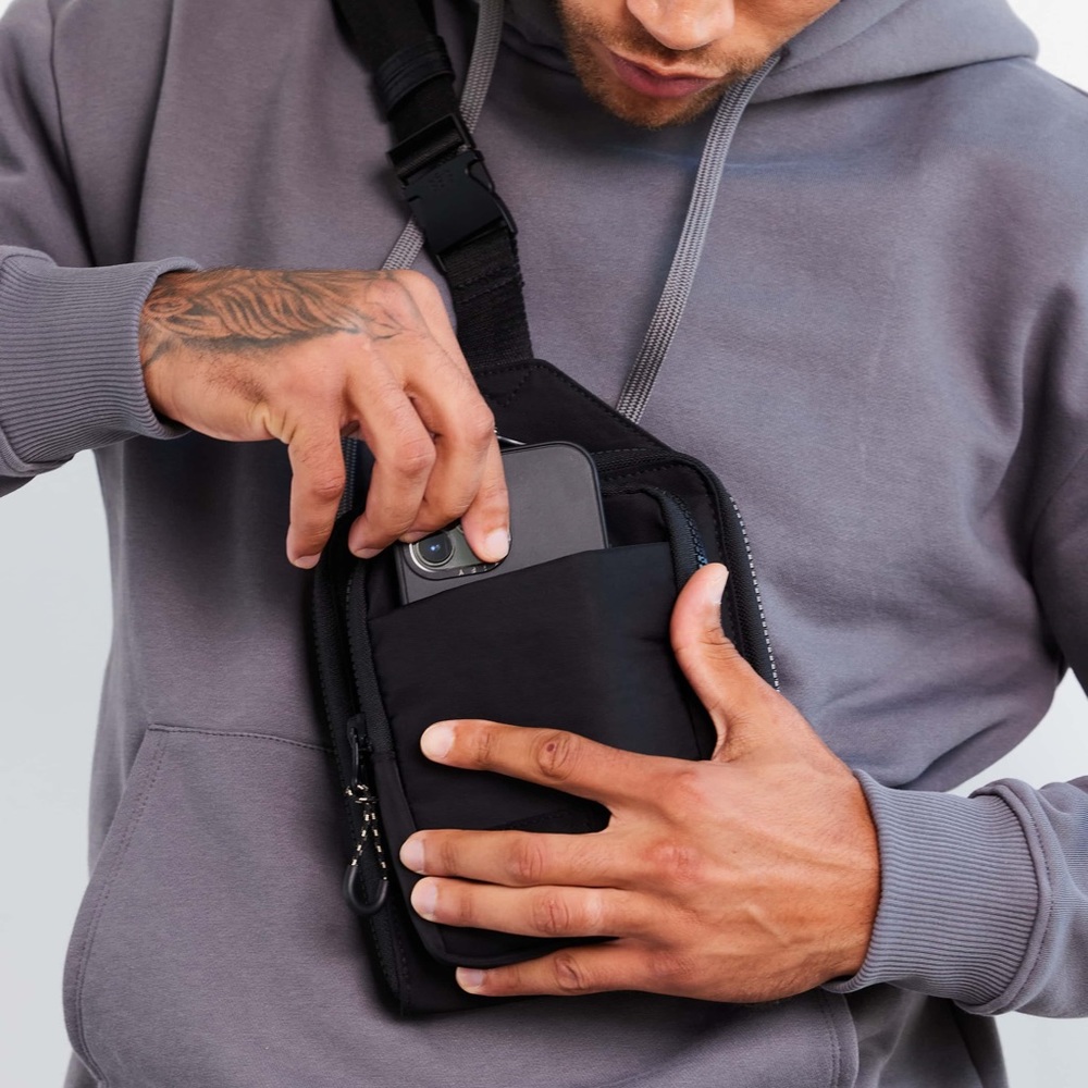 BEIS The Sport Sling
IN BLACK - Picture 11 of 15